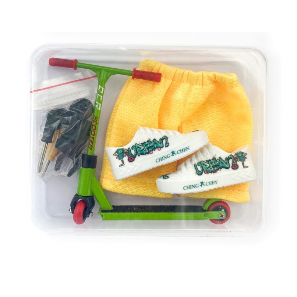 Фингерсамокат с штанишками и мини шузами Scooter Green